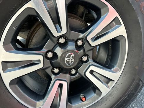 Used 2016 Toyota Tacoma TRD Sport w/ Towing Package image 26