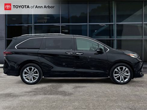Used 2023 Toyota Sienna Platinum image 13