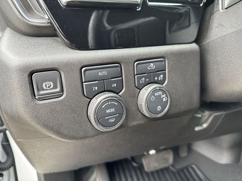 Certified 2025 Chevrolet Silverado 1500 LT AWD/4WD image 24