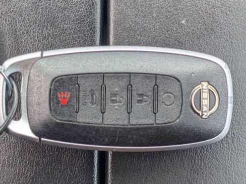 Used 2024 Nissan Rogue SV FWD image 33