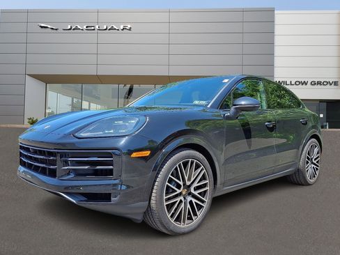 Used 2024 Porsche Cayenne S image 1