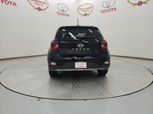 Used 2023 Hyundai Venue SEL FWD image 7