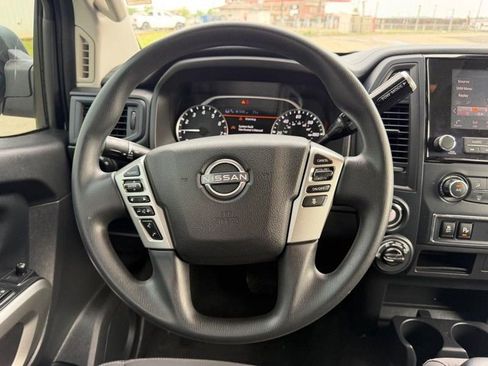 Used 2023 Nissan Titan SV AWD/4WD image 9