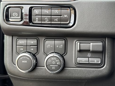 New 2026 GMC Yukon XL Elevation w/ Elevation Premium Package image 18