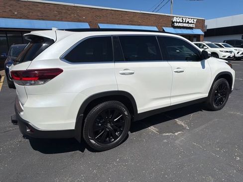Used 2019 Toyota Highlander AWD V6 image 7
