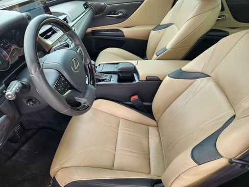 Used 2019 Lexus ES 350 Ultra Luxury w/ Accessory Package 2 FWD image 13