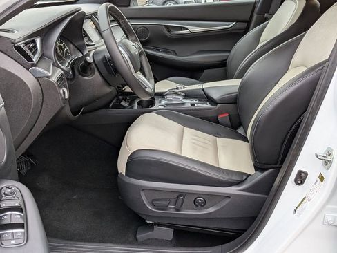 Used 2025 INFINITI QX55 Luxe w/ Cargo Package image 11