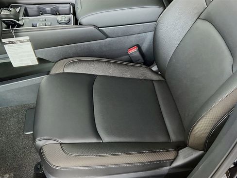 New 2026 Nissan Pathfinder SL image 16