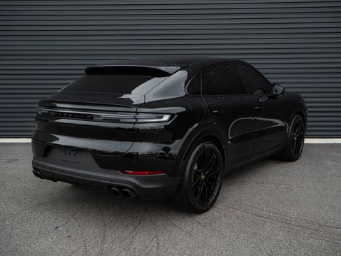 Certified 2024 Porsche Cayenne Coupe AWD/4WD image 29