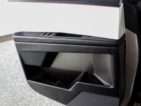 Used 2024 Tesla Cybertruck AWD Crew Cab image 19