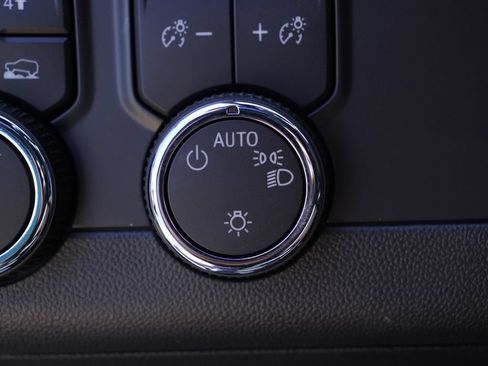Used 2025 Chevrolet Tahoe LS AWD/4WD image 12