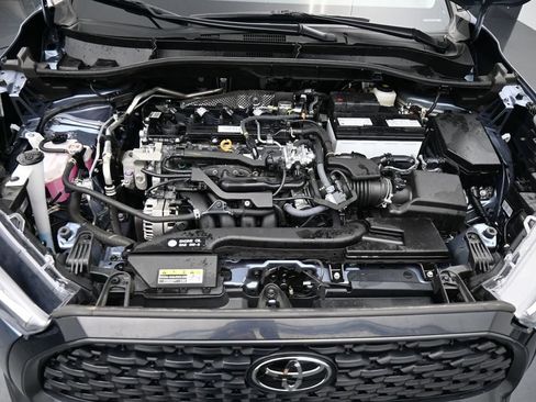 Used 2025 Toyota Corolla Cross LE AWD/4WD image 14