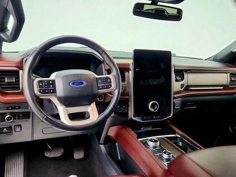 Used 2023 Ford Expedition Limited image 13
