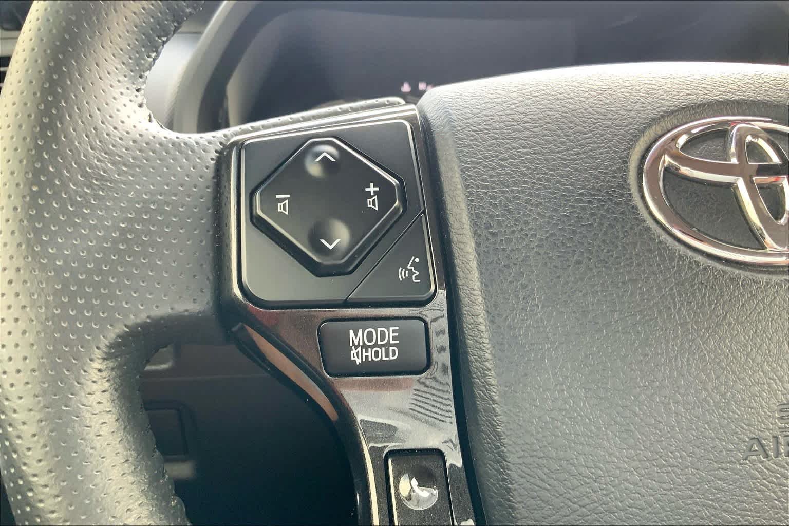 Used 2021 Toyota 4Runner TRD Off-Road AWD/4WD image 23