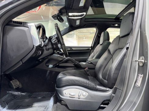 Used 2017 Porsche Cayenne GTS w/ Premium Package image 9