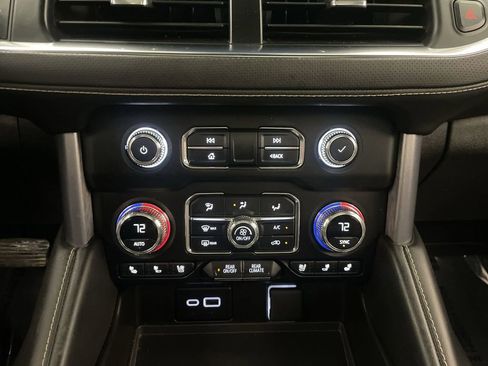 Used 2024 GMC Yukon SLT w/ SLT Luxury Package AWD/4WD image 12