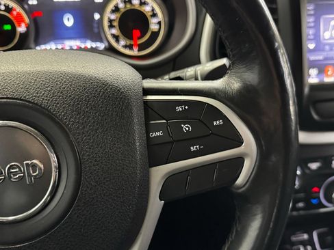 Used 2018 Jeep Cherokee Trailhawk AWD/4WD image 21