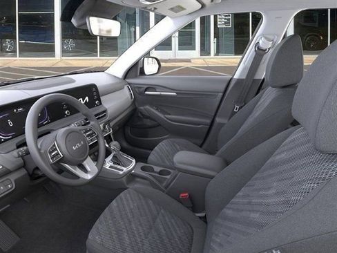 New 2026 Kia Seltos LX FWD image 17