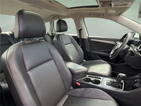 Used 2020 Volkswagen Jetta SE FWD image 18