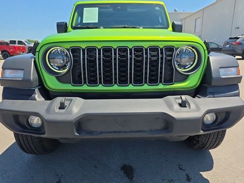 Used 2025 Jeep Wrangler Unlimited Sport AWD/4WD image 2
