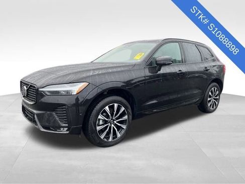 Used 2025 Volvo XC60 B5 Plus image 3