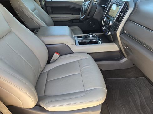 Used 2019 Ford Expedition XLT w/ Equipment Group 202A RWD image 15