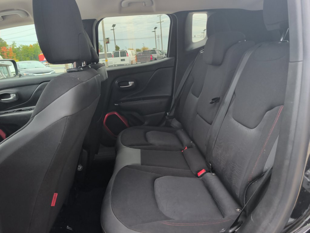 Used 2019 Jeep Renegade Trailhawk w/ Cold Weather Group II AWD/4WD image 19