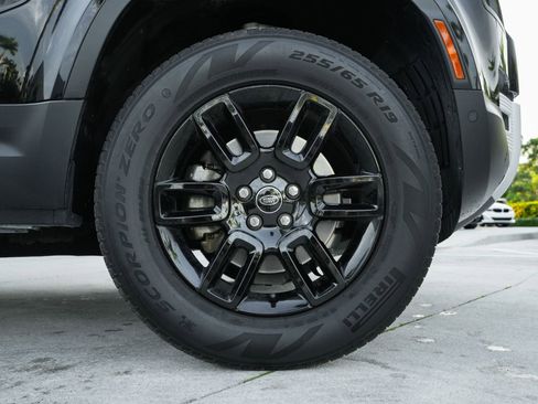 Used 2025 Land Rover Defender 110 S image 10