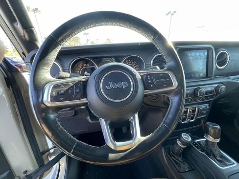 Used 2020 Jeep Gladiator Overland image 18