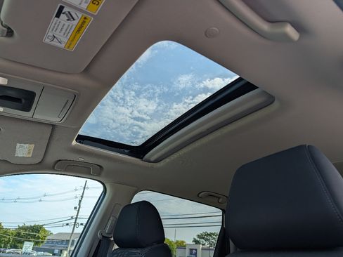 Used 2024 Honda CR-V EX image 17