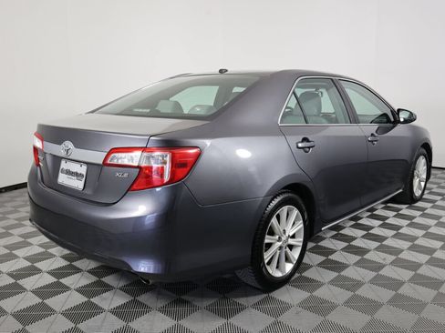 Used 2014 Toyota Camry XLE w/ Leather Package FWD image 2