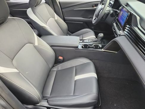 Used 2025 Toyota Camry SE w/ Convenience Package FWD image 11