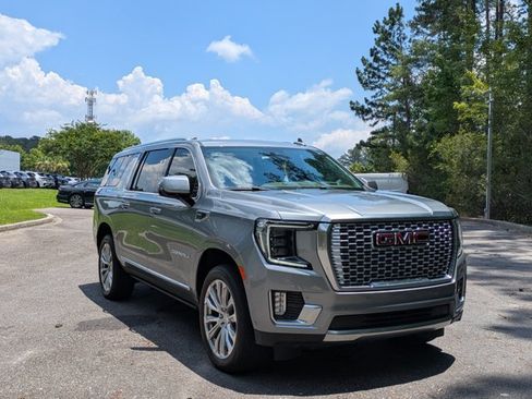 Used 2024 GMC Yukon XL Denali w/ Advanced Technology Package AWD/4WD image 3