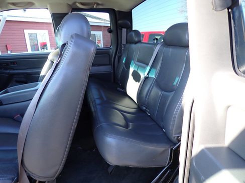 Used 2006 Chevrolet Silverado 2500 LT w/ Onstar Plus Package image 9