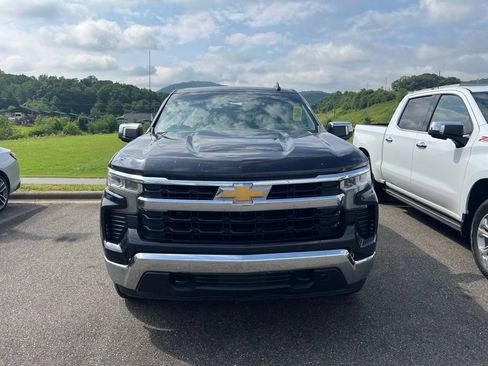 Used 2022 Chevrolet Silverado 1500 LT AWD/4WD image 2