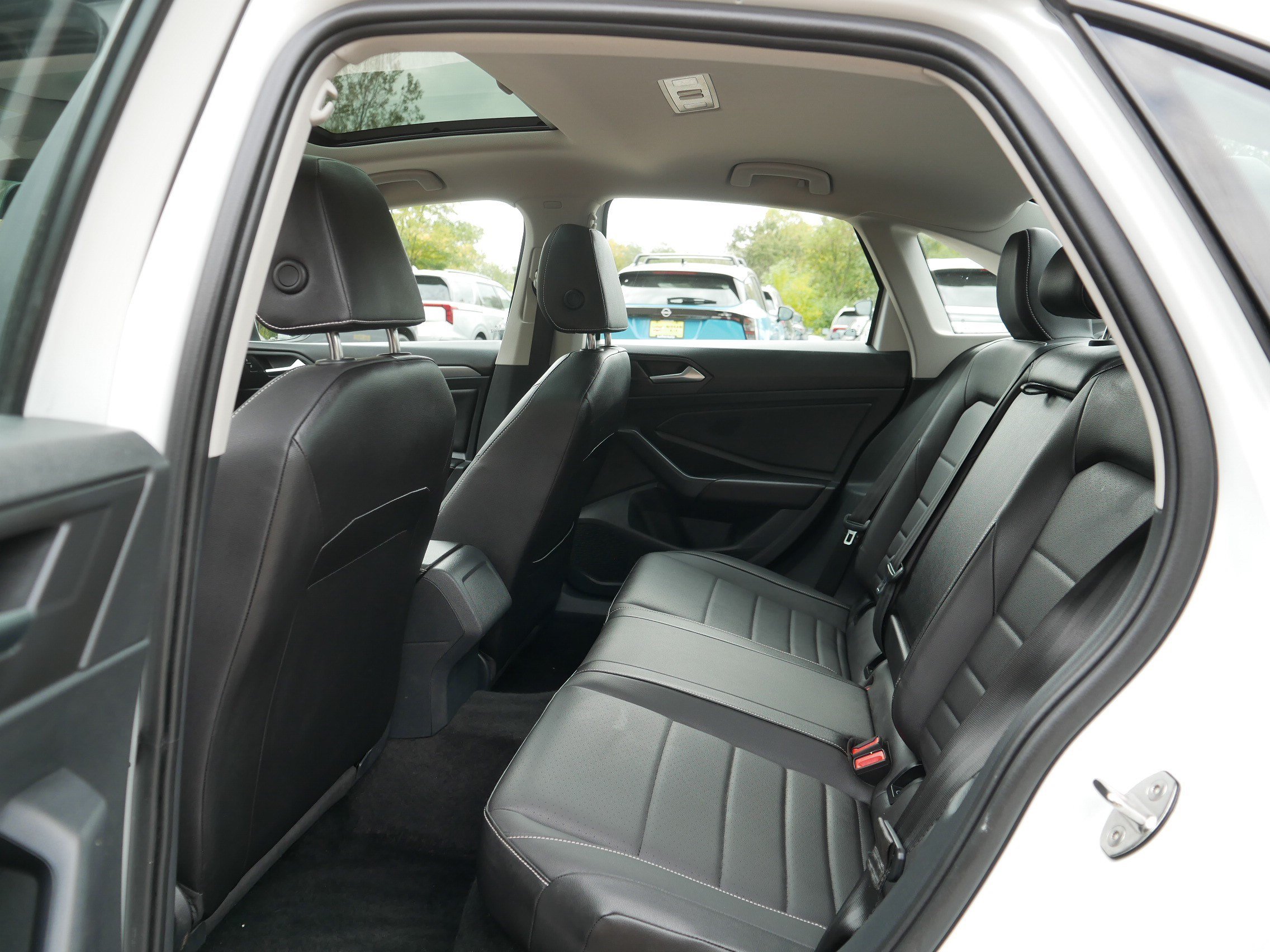 Used 2023 Volkswagen Jetta SE FWD image 35