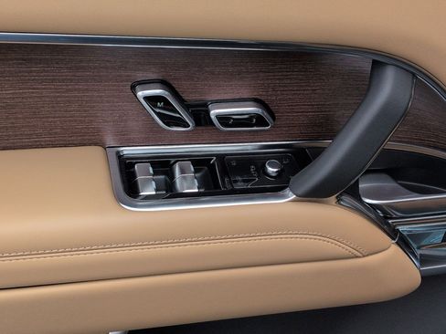New 2026 Land Rover Range Rover SE image 11