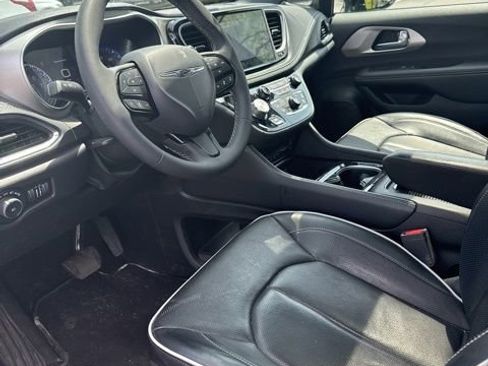 Used 2023 Chrysler Pacifica Limited w/ Uconnect Theater Family Group AWD/4WD image 12