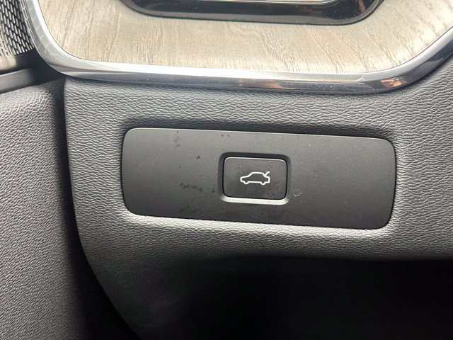 Certified 2025 Volvo XC60 B5 Ultra AWD/4WD image 30