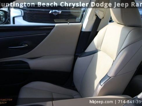 Used 2019 Lexus ES 350 w/ Premium Package image 28