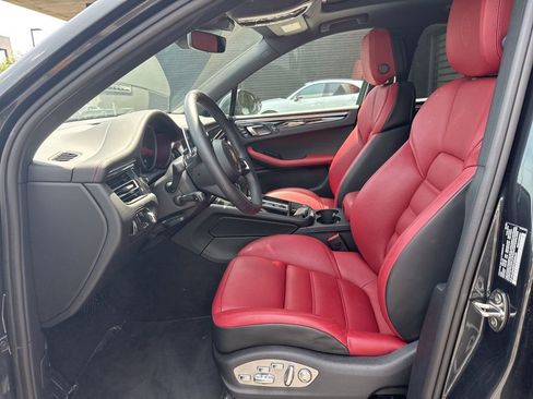 Certified 2026 Porsche Macan AWD/4WD image 6