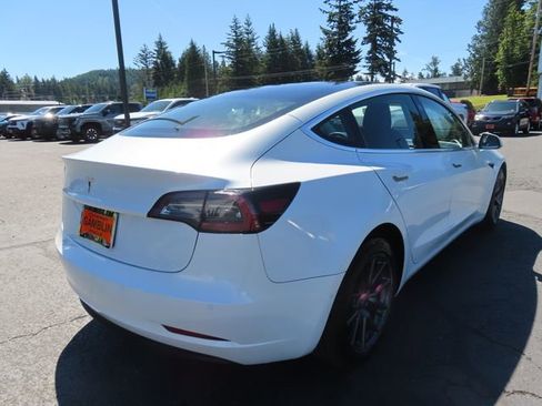 Used 2020 Tesla Model 3 Standard Range Plus RWD image 8