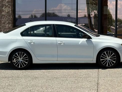 Used 2016 Volkswagen Jetta Sport FWD image 14
