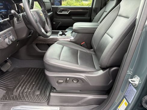 Used 2025 Chevrolet Silverado 2500 LTZ w/ LTZ Convenience Package AWD/4WD image 9