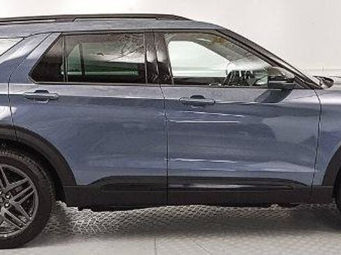 Certified 2025 Ford Explorer ST RWD image 2