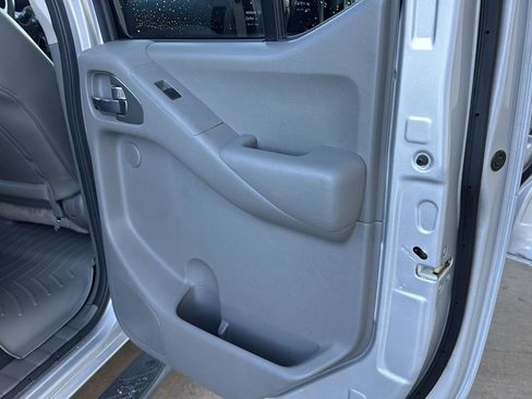 Used 2019 Nissan Frontier SL image 13