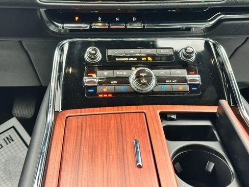 Used 2024 Lincoln Navigator Premiere image 16