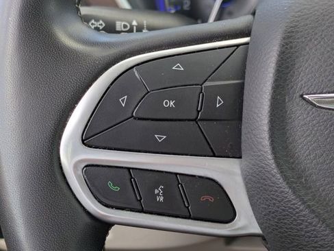 Used 2022 Chrysler Voyager LX image 21