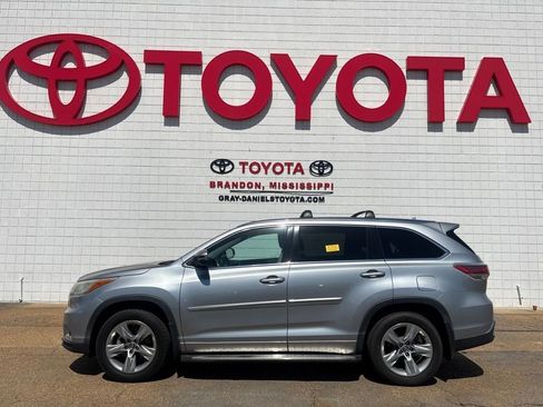 Used 2016 Toyota Highlander Limited image 2