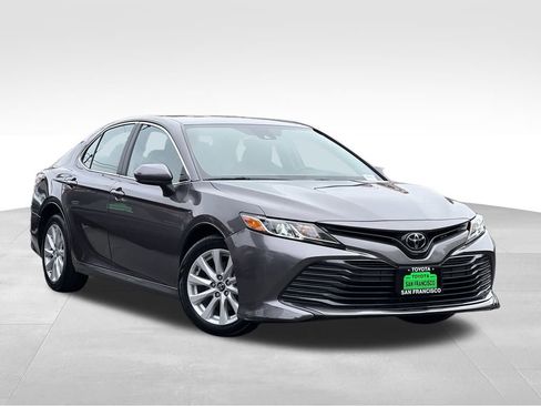 Used 2020 Toyota Camry LE image 7